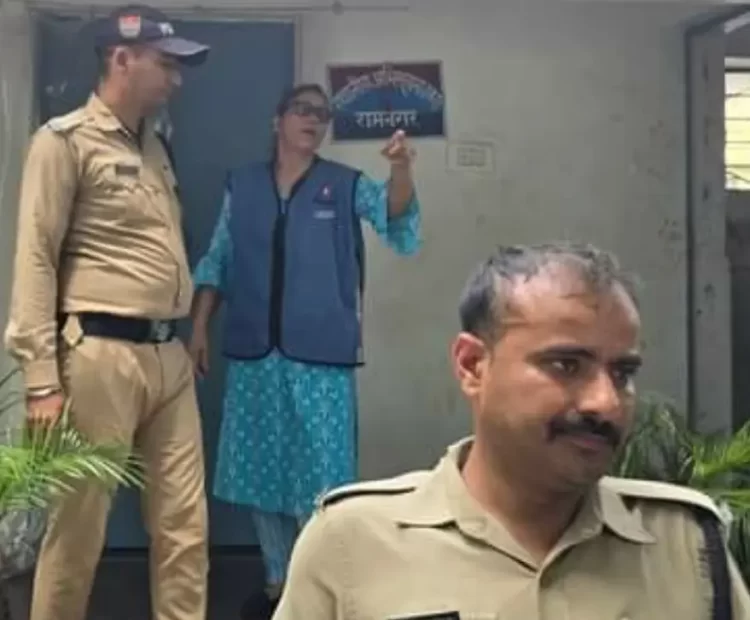 ब्रेकिंग – एलआईयू दरोगा रिश्वत लेते रंगे हाथों गिरफ्तार