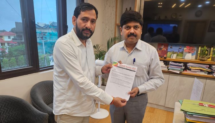 बिग ब्रेकिंग : भर्तियों को लेकर ऊर्जा सचिव से मिली रीजनल पार्टी