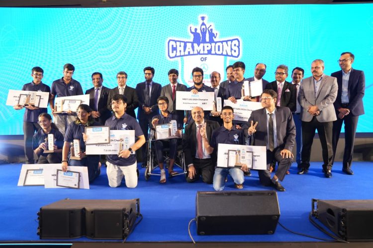 गुड न्यूज : आकाश एजुकेशनल सर्विसेज लिमिटेड ने ‘आकाश के चैंपियंस’ को किया सम्मानित