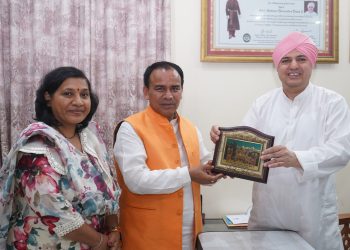 स्वास्थ्य मंत्री डाॅ धन सिंह रावत ने सपत्नीक श्री दरबार साहिब में टेका मत्था