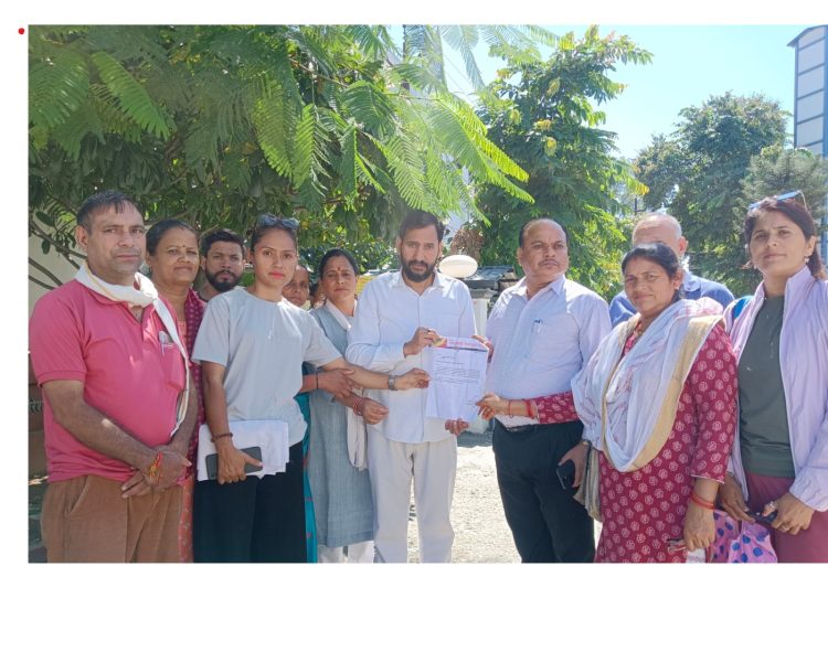 बड़ी खबर : बिजली की बढी हुई दरें निरस्त करने को लेकर ऊर्जा निगम मुख्यालय पर रीजनल पार्टी का बड़ा प्रदर्शन