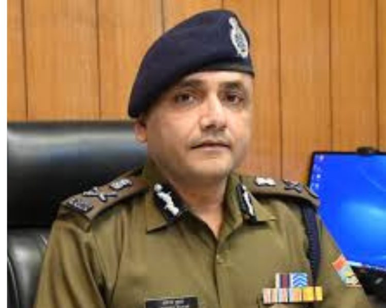 बड़ी खबर : पूर्व आईएएस के घर पर 50 करोड़ की चोरी के मामले में क्या बोले डीजीपी अभिनव कुमार