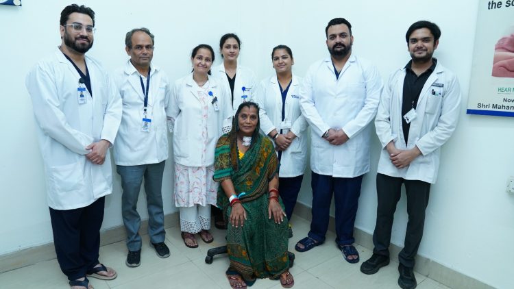 बड़ी खबर : श्री महंत इन्दिरेश अस्पताल में मरीज़ के गले से एक किलो का ट्यूमर निकाला