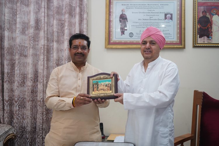 भाजपा के प्रदेश संगठन महामंत्री अजय कुमार ने श्री दरबार साहिब में टेका मत्था