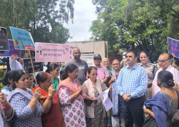 बड़ी खबर : पुलिस के रोकने के बावजूद प्रदर्शनकारियों ने  निकाला नशा विरोधी मार्च