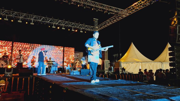 देवभूमि उत्तराखंड यूनिवर्सिटी में फ्रेशर्स पार्टी की धूम ।’आग़ाज़’ में बिखरा पवनदीप का जलवा