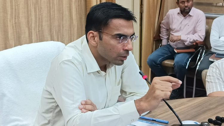 जनपद देहरादून में जल्द दिखेंगे ईवी चार्जिंग स्टेंशन,युद्धस्तर पर चल रही है कार्यवाही, डीएम ने कसी कमर