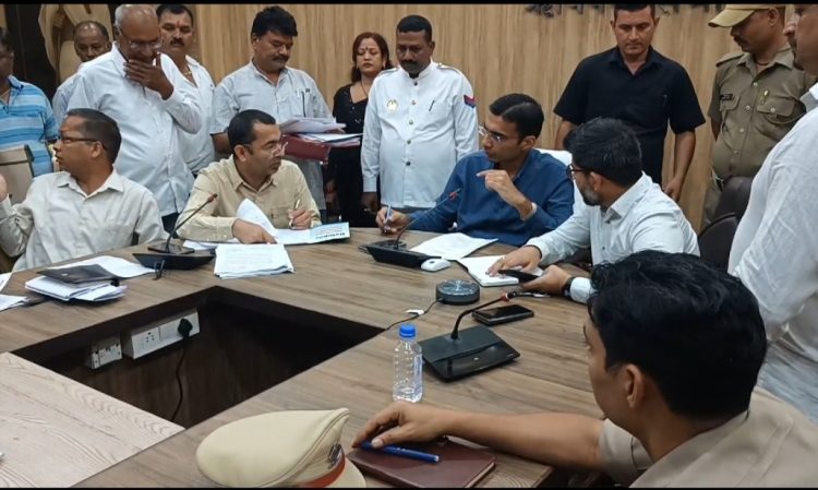 बड़ी खबर : जनता दरबार मे आज आईं कुल 131 शिकायतें, जिलाधिकारी ने अधिकारियों को कार्यवाही करने के दिये निर्देश