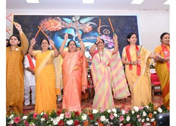 उत्तराखंड विधानसभा अध्यक्ष ने डांडिया महोत्सव में भाग लिया, शहीदों के परिजनों और समाज सेविकाओं का किया सम्मान