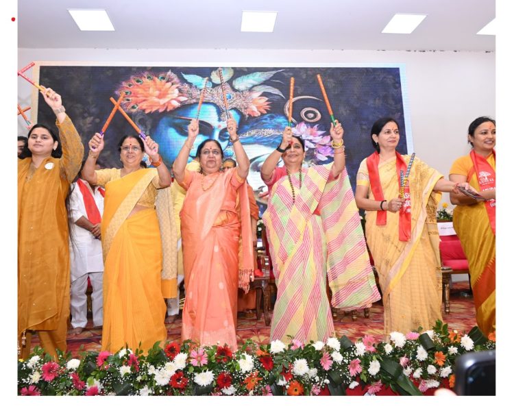 उत्तराखंड विधानसभा अध्यक्ष ने डांडिया महोत्सव में भाग लिया, शहीदों के परिजनों और समाज सेविकाओं का किया सम्मान