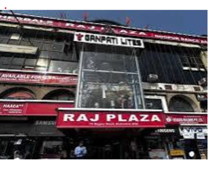 प्राधिकरण की सख्ती का असर, राज प्लाजा में पार्किंग के उपयोग को बनाया जा रहा रैंप