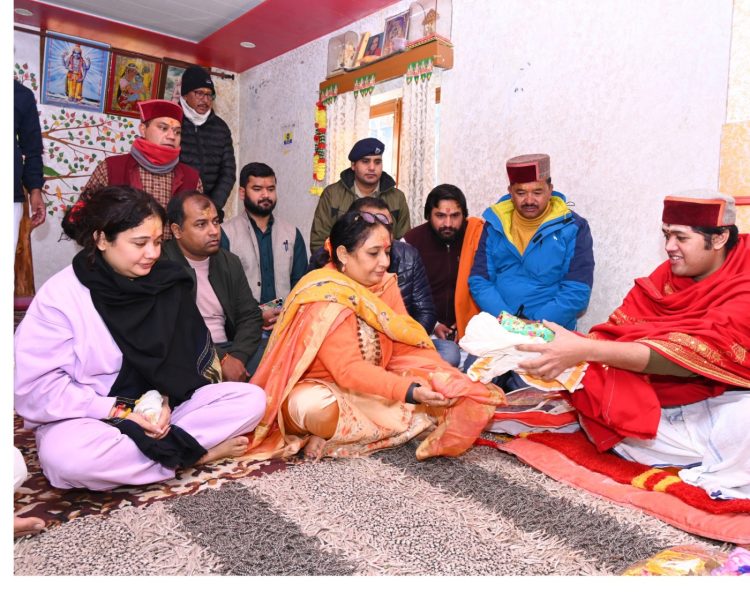 उत्तराखंड विधानसभा अध्यक्ष ऋतु खण्डूडी भूषण ने बद्रीनाथ धाम में की पूजा-अर्चना