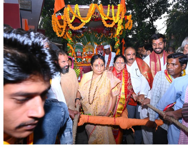 ऋतु खण्डूडी भूषण ने भगवान जगन्नाथ संकीर्तन शोभा यात्रा में किया सहभाग