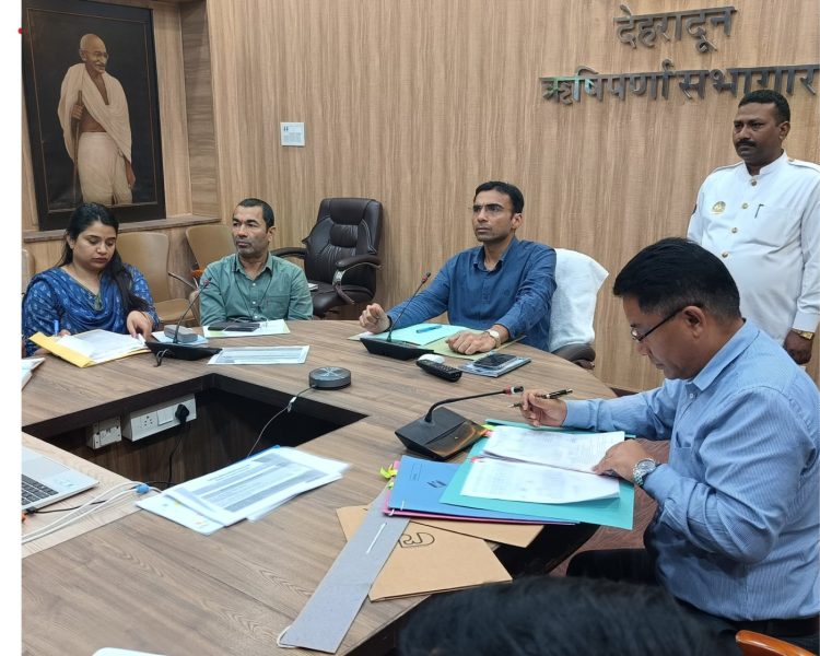 निर्माण कार्यों को निर्धारित समयावधि में करना होगा पूर्ण, अनिश्चित काल के लिए नही कर सकते आवागमन बाधित, आमजन को परेशान -डीएम