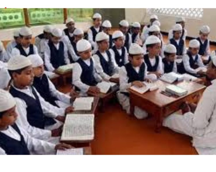 बड़ी खबर : अवैध मदरसे के खिलाफ हुई कार्रवाई,मदरसा बोर्ड ने शुरू की हेल्पलाइन