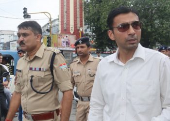 त्वरित कार्यवाहीः पल्टन बाजार में सीसीटीवी कैमरे लगाने हेतु पुलिस विभाग को डीएम ने की 12 लाख की धनराशि निर्गत