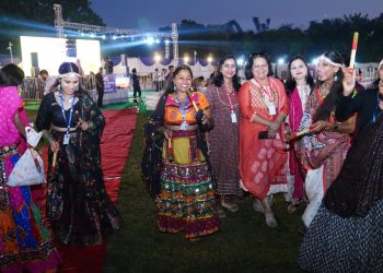 एसजीआरआरयू में नवरंग डांडिया 2.0 की धूम, माॅ दुर्गा के गुणगान से हुआ नवरंग डांडिया का आगाज़