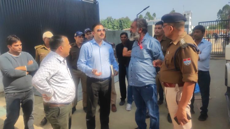 बड़ी खबर : एक कंम्प्लेक्स पर अवैध रूप से संचालित पटाखे का गोदाम सीज