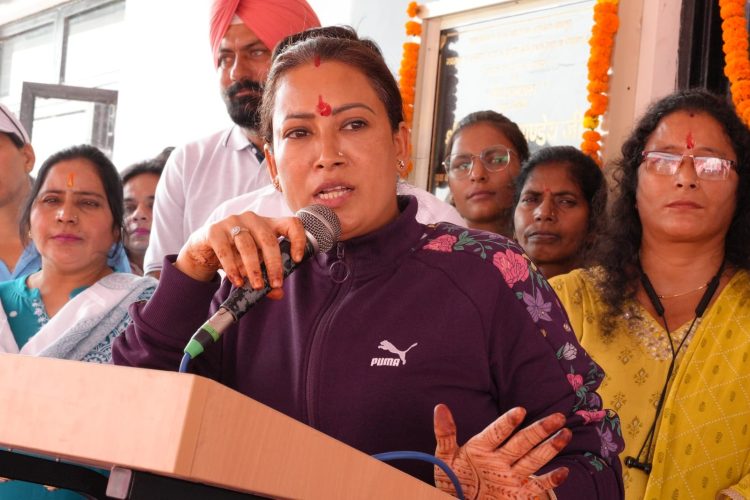 बड़ी खबर 428.76 लाख की लागत में बने बहुद्देशीय क्रीड़ा हॉल का मंत्री रेखा आर्य ने किया लोकार्पण