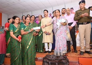 विधानसभा अध्यक्ष ऋतु खण्डूडी भूषण ने कोटद्वार विधानसभा के अंतर्गत दुर्गापुरी स्थित मीनाक्षी वेडिंग पॉइंट में महिला सहायत समूह कार्यक्रम में की शिरकत ।