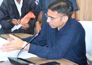 सरकारी भूमि पर अतिक्रमण नही होगा बर्दाश्त, भूमि खुर्दबुर्द की शिकायतों पर त्वरित करें एसडीएमः डीएम