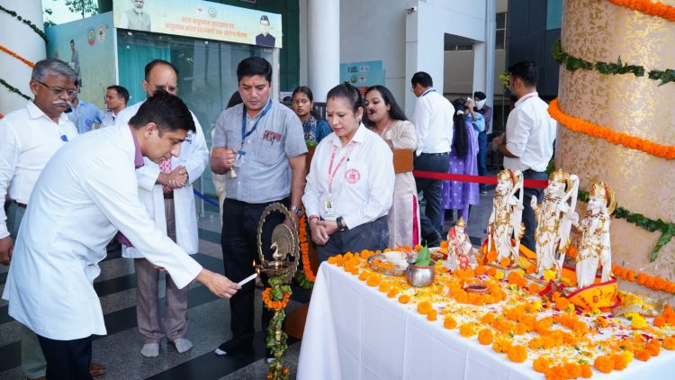श्री महंत इन्दिरेश अस्पताल में दीपोत्सव की धूम रंग बिरंगी रोशनी में सुंदर लगी श्री महंत इन्दिरेश अस्पताल की आभा