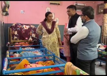 बड़ी खबर : डीएम ने केदारपुरम परिसर में स्टॉप नर्स, सुरक्षा गार्ड बढाने, बैड उपकरण अन्य आवश्यक सामग्री की मौके पर ही दी स्वीकृति।