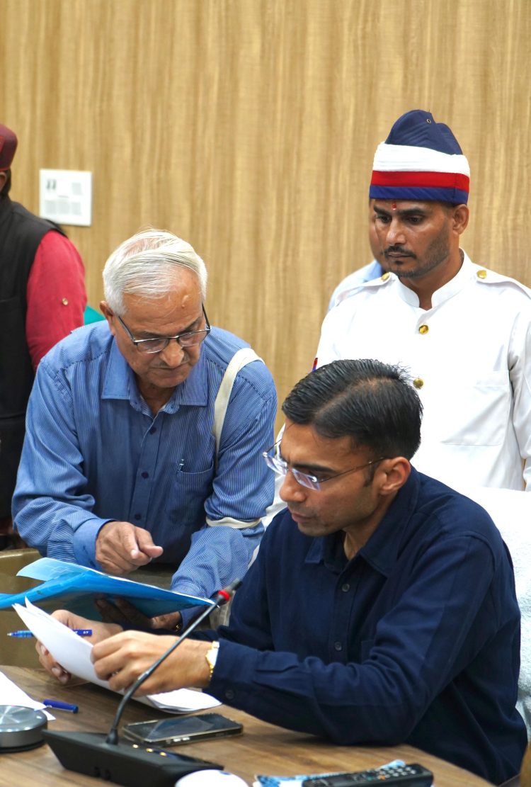 बड़ी खबर : देहरादून जिलाधिकारी के जनता दरबार में पहुंची 76 शिकायते, डीएम ने दिए ये निर्देश