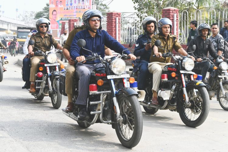 बिग ब्रेकिंग : जनमानस की समस्या देखने सड़क पर दुपहिया वाहन से निकले डीएम