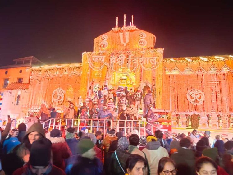 बड़ी खबर : शीतकाल के लिए श्री बद्रीनाथ धाम के कपाट 9 बजकर 07 पर हुए बंद