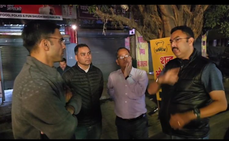 बड़ी खबर : जिलाधिकारी सविन बंसल स्वयं कर रहे थे रेकी, रात्रि 1:40 बजे तक बीयरबार पब छापेमारी करती रही टीमें