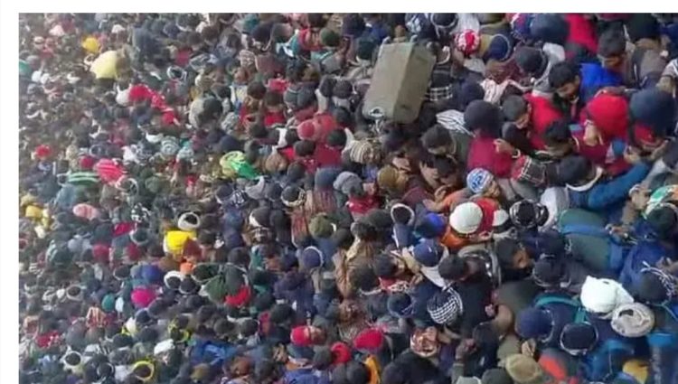 पिथौरागढ़ सेना भर्ती: 20 हजार से अधिक युवा गेट तोड़कर भर्ती स्थल में घुसे, भीड़ को नियंत्रित करने के लिए लाठियां फटकारी तो मची भगदड़, दो युवक घायल