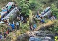 दुखद हादसा: यात्रियों से भरी बस खाई में गिरी, 15 से अधिक लोगों की मौत