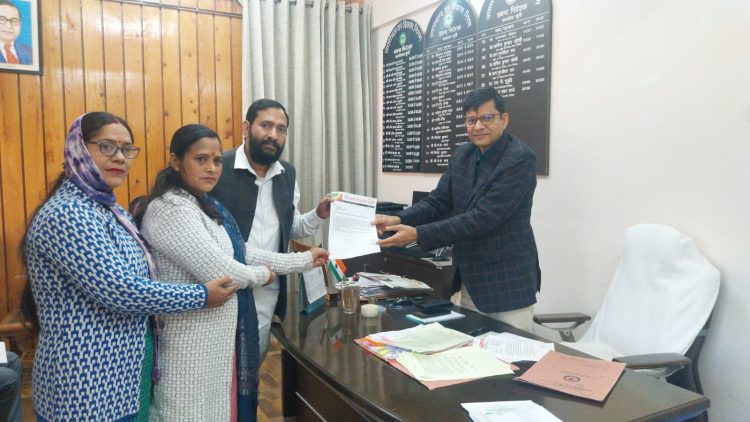 आउटसोर्स कर्मी को हटाने पर रीजनल पार्टी आक्रोशित एमडी से मिली करी ये काम