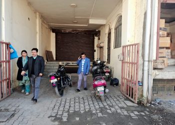 कबाड़ से सरकार को लगाई 12 करोड़ की चपत, इन्वेस्टिगेशन ब्रांच का छापा