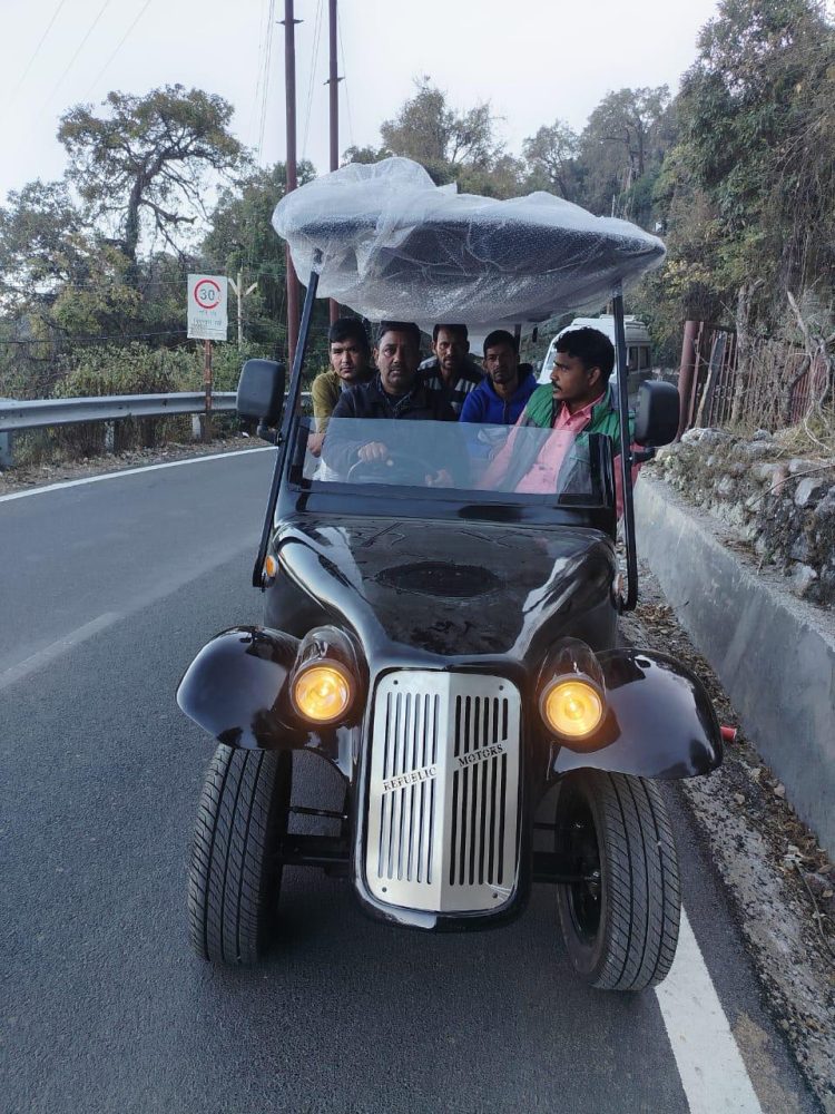 माल रोड मसूरी में स्थानीय नागरिक एवं पर्यटक जल्द करेंगे गोल्फकार्ट की सवारी