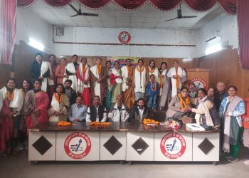 गुड न्यूज : महिला रामलीला के पात्रों को रीजनल पार्टी ने किया सम्मानित