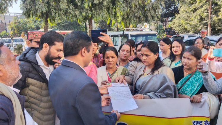 बिग ब्रेकिंग : नगर निगम में रीजनल पार्टी का बड़ा प्रदर्शनन नगर आयुक्त को दिया ज्ञापन ।आयुक्त ने दिया जांच करने का आश्वासन