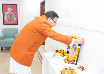 बिग ब्रेकिंग : सीएम ने स्वर्गीय इंद्रमणि बड़ोनी के चित्र पर पुष्पांजली अर्पित कर दी श्रद्धांजलि