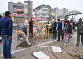 डीएम सख्तः रोड़ कटिंग अनुमति की शर्तों के उल्लंघन पर यूपीसीएल पर 01 लाख का अर्थदण्ड।