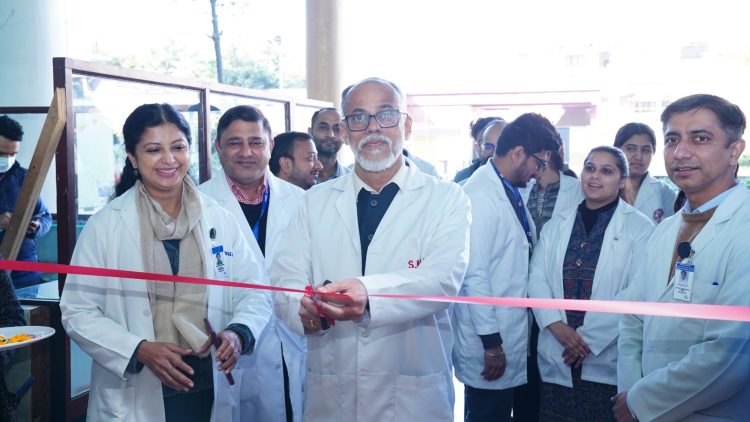 गुड न्यूज: श्री महंत इन्दिरेश अस्पताल में 850 मरीजों ने उठाया निःशुल्क नेत्र परीक्षण शिविर का लाभ