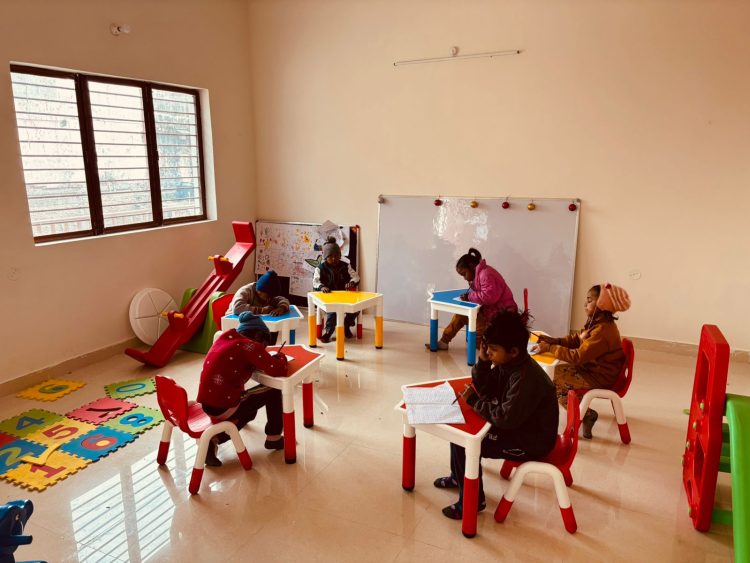 गुड न्यूज: भिक्षावृत्ति के अंधकार से शिक्षा की रोशनी की ओर: जिलाधिकारी का अभिनव प्रयास