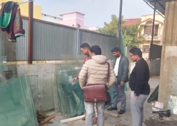 भारतीय मानक ब्यूरो की बड़ी कार्रवाई,दून के पटेलनगर में ग्लास फैक्ट्री सील