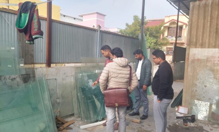 भारतीय मानक ब्यूरो की बड़ी कार्रवाई,दून के पटेलनगर में ग्लास फैक्ट्री सील