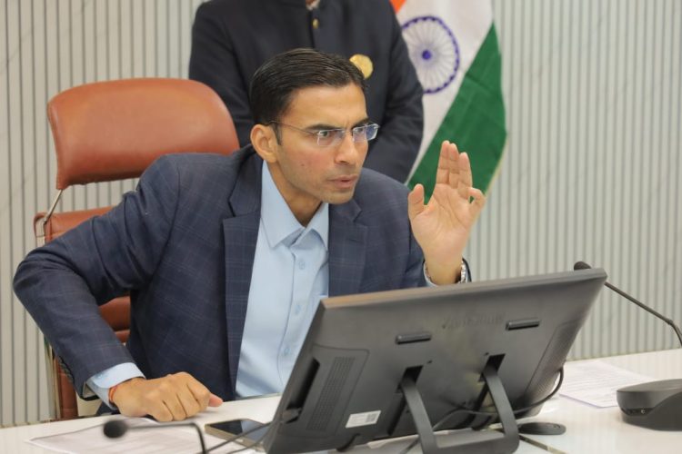 डीएम सख्तः निर्माण शर्तों का उल्लंघन करने वालों पर दर्ज होंगे मुकदमें