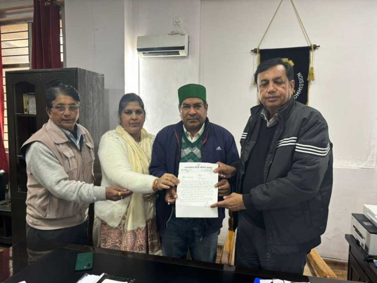 कांग्रेस विधायक ममता राकेश के नेतृत्व में प्रतिनिधि मंडल ने राज्य निर्वाचन आयोग से कि मुलाकात,करी ये शिकायत