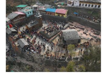 लाखामंडल में शिवरात्रि उत्सव: संतान सुख की कामना के लिए महिलाओं ने रखा व्रत