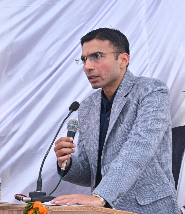 जनसुनवाई में क्षेत्रवासियों द्वारा डीएम को की गई थी शिकायत।डीएम के निर्देश पर एसडीएम कुमकुम जोशी एवं जिला पूर्ति अधिकारी एवं टीम ने की शिकायत की जांच।