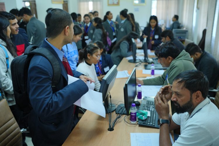 खुश खबरी: एसजीआरआरयू जाॅब उत्सव में छात्र छात्राओं को मिले लाखों के जाॅब ऑफर,200 छात्र-छात्राओं का कैंपस प्लेसमेंट