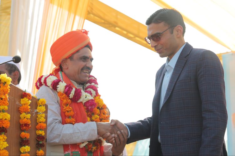 ऋषिकेश नगर निगम के नव निर्वाचित महापौर शंभू पासवान सहित 40 पार्षदगणों ने ली अपने पद की शपथ।